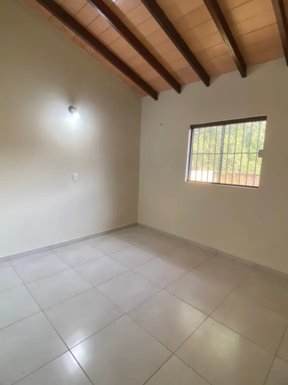 VENDO CASA A ESTRENAR DE 2 HABITACIONES EN ÑEMBY PA’I ÑU — foto 3