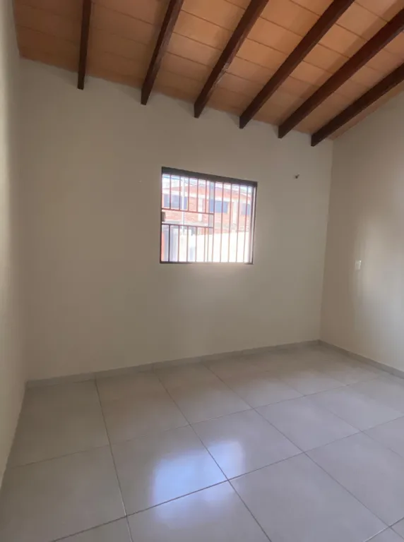 VENDO CASA A ESTRENAR DE 2 HABITACIONES EN ÑEMBY PA’I ÑU — foto 3
