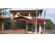 EN VENTA – AMPLIA CASA DE 2 PISOS EN ESQUINA, BARRIO ROBERTO L. PETIT, ASUNCIÓN
