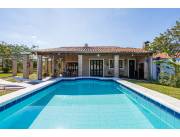 En venta residencia en Barrio Cerrado Costa Lago - Ypacarai