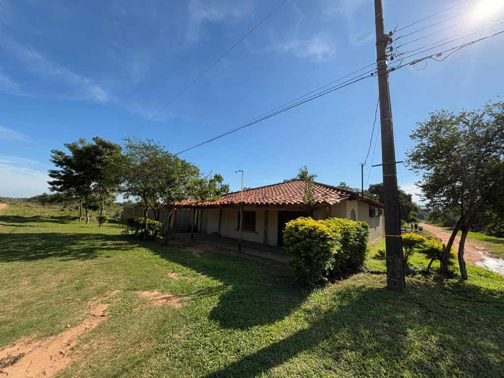 ¡Gran Oportunidad en Tobatí! Casa con Salón Comercial y Terreno de 720 m² – Titulada — foto 2