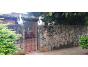 En venta Casa en Valle Apu’a – Lambaré, a solo 2 cuadras del Club Atlético Colegiales.