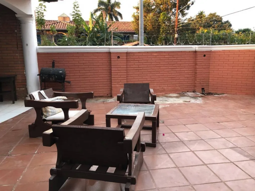 EN VENTA CASA EN ESQUINA A 2 CUADRAS DE 1ER PRESIDENTE ASUNCION — foto 3