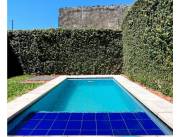 MBURUCUYA: ELEGANTE DÚPLEX ALQUILER, 3 DORMITORIOS, JARDÍN, PISCINA, 9.500.000 GS.