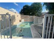 VENDO AMPLIA CASA CON PISCINA EN LOMA PYTA