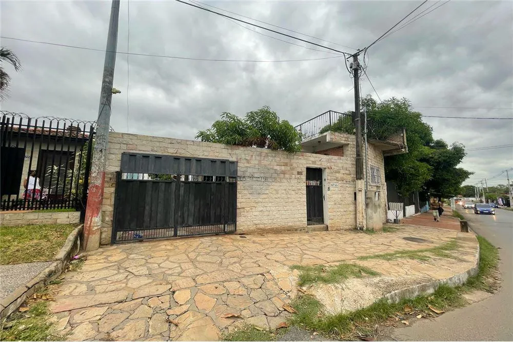 VENDO AMPLIA CASA CON PISCINA EN LOMA PYTA — foto 3