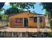 VENDO CASA CON AMPLIO PATIO EN PARAGUARI