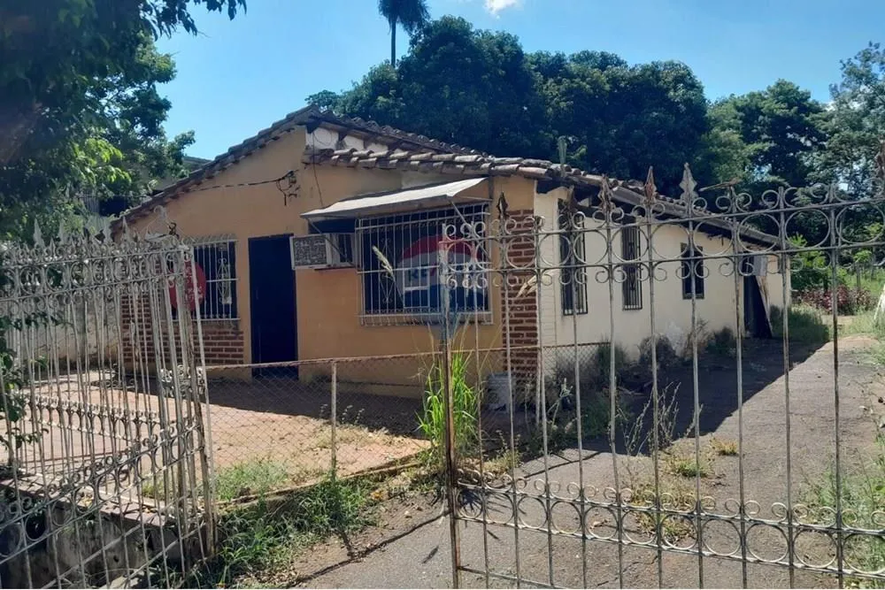 VENDO CASA CON AMPLIO PATIO EN PARAGUARI — foto 2