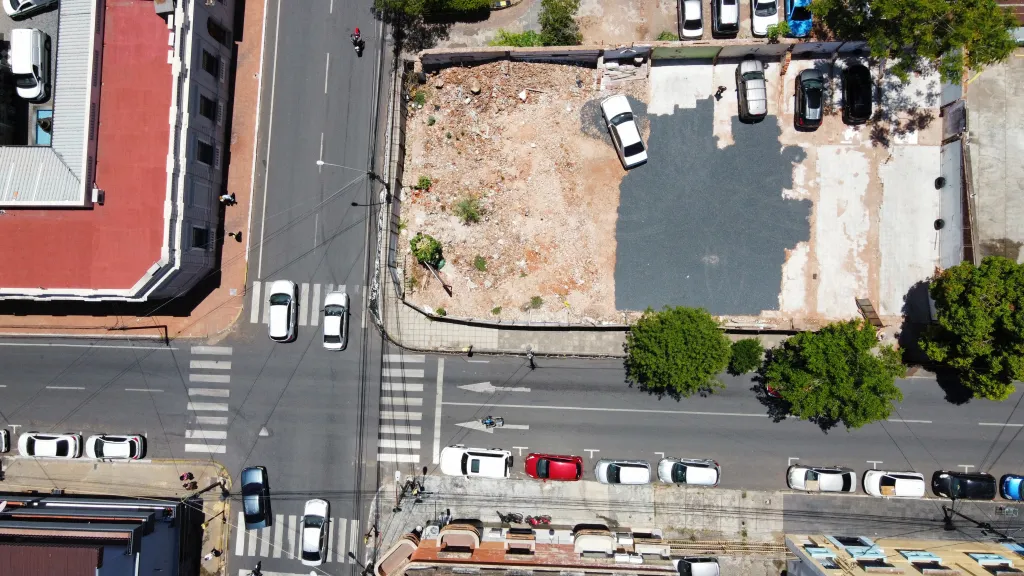 Vendo Terreno de 700 m2, Av. Brasil casi Mcal. Estigarribia - CLLA7053558 — foto 2