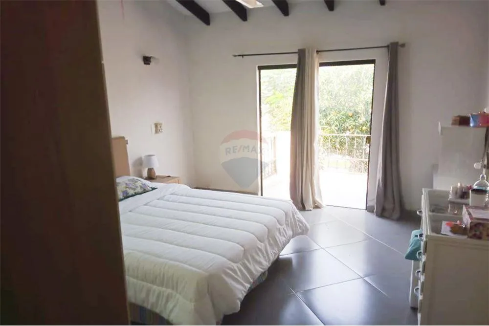 VENDO AMPLIA RESIDENCIA A 100 MTS DE AVIADORES DEL CHACO — foto 3