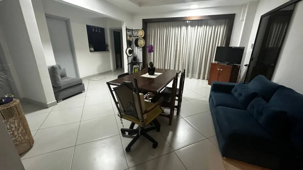 RESIDENCIA EN BARRIO VISTA ALEGRE — foto 2
