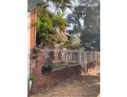 VENDO TERRENO CON CASA A DEMOLER EN BARRIO MCAL LÓPEZ