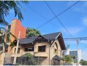 HERMOSA CASA EN ESQUINA EN ALQUILER EN VILLA MORRA