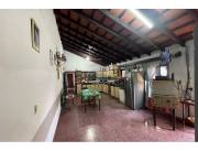 VENDO CASA ESQ.AMPLIO TERRENO 728 M2 C/SALIDA CALLE A CALLE-SAN LORENZO A 5 MIN.SHOP.PINED