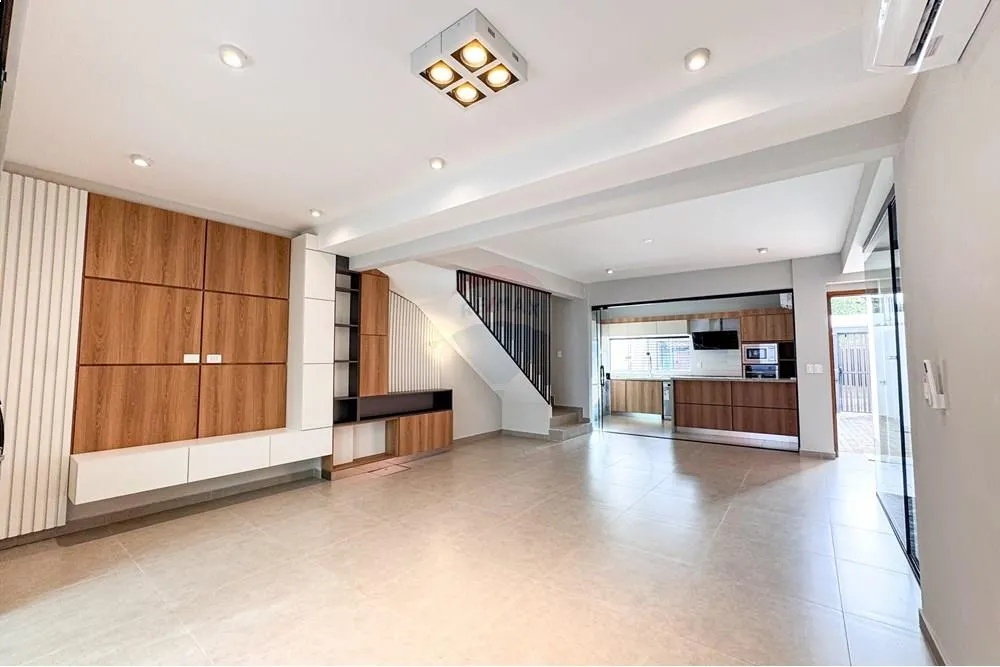 VENDO CASA PAREADA DE 3 SUITES-BO.RECOLETA ATRAS COLEGIO CAMPO ALTO-ZONA SHOPPING MCAL — foto 3