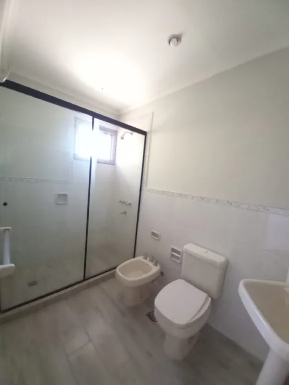 ALQUILO HERMOSA CASA EN FERNANDO DE LA MORA NORTE ZONA ROYAL PLAZA COD 2086 — foto 2