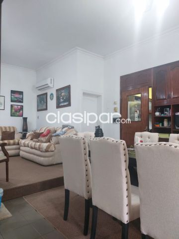 Casas - Alquilo residencia de 5 habitaciones - Barrio Las Lomas