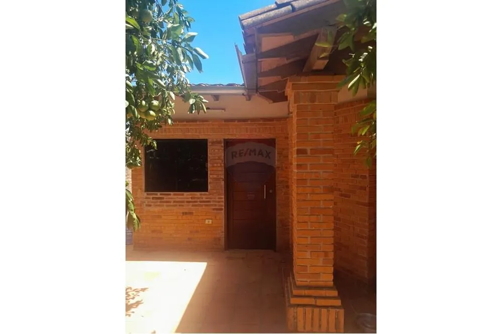 VENDO CASA EN LUQUE 4to BARRIO — foto 2
