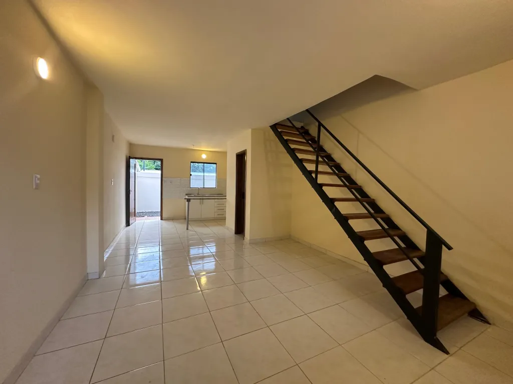 Dúplex 2 dorm y escritorio en Venta – Laurelty, Luque — foto 2