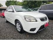 HERMOSO KIA RIO SEDAN UNICO DUEÑO 2012/13 BLANCO MOTOR 1.4 CC NAFTERO MECANICO CON LLANTAS
