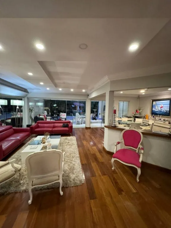 VENDO AMPLIA RESIDENCIA EN BARRIO MBURUCUYA — foto 3