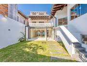 En Venta Hermosa Residencia en Barrio Mcal Estigarribia Zona Los Laureles