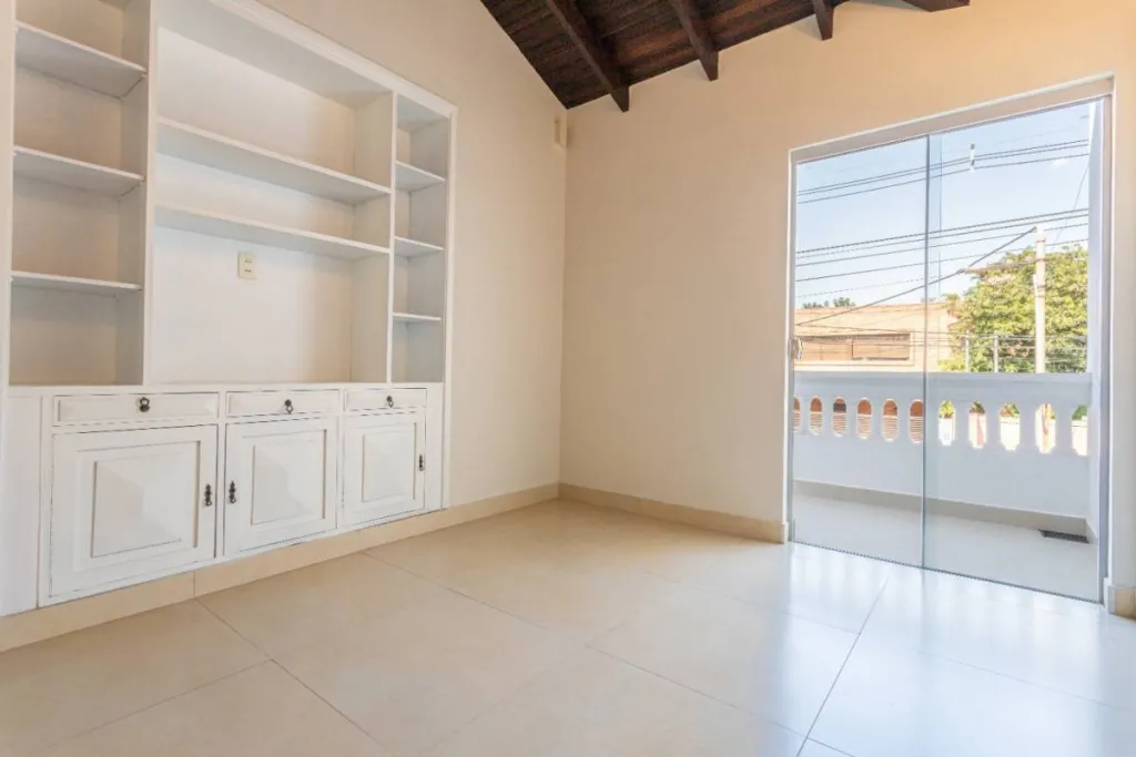 En Venta Hermosa Residencia en Barrio Mcal Estigarribia Zona Los Laureles — foto 3