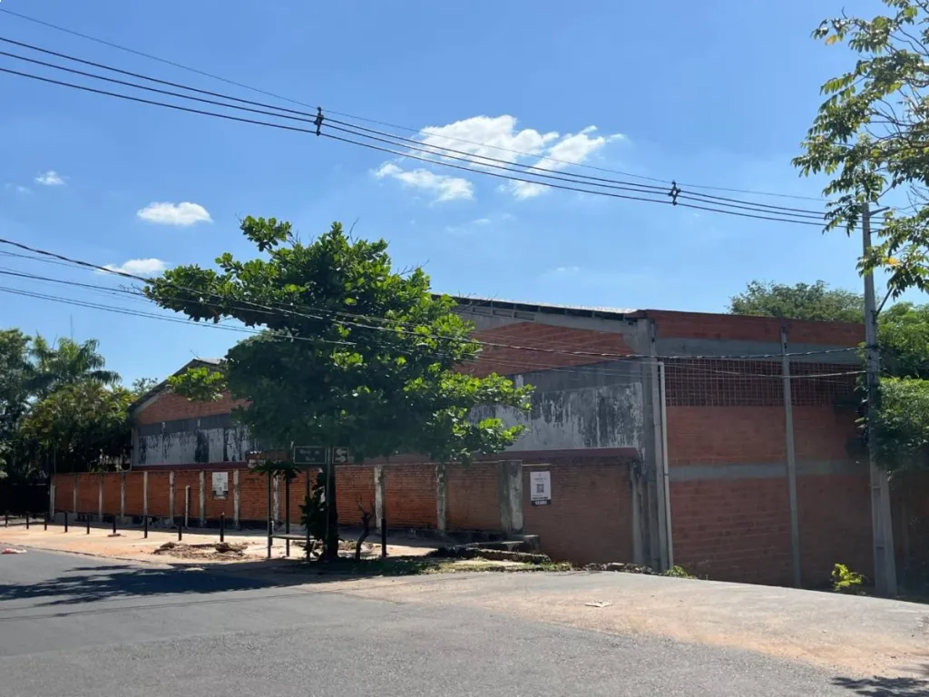 EN VENTA - AMPLIO DEPOSITO EN ESQUINA — foto 3
