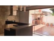 Alquilo casa para vivienda u oficina B° Las Mercedes Z/ Colegio San José COD A0484