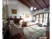EN VENTA HERMOSA RESIDENCIA DE 2 PLANTAS EN BARRIO LAS MERCEDES
