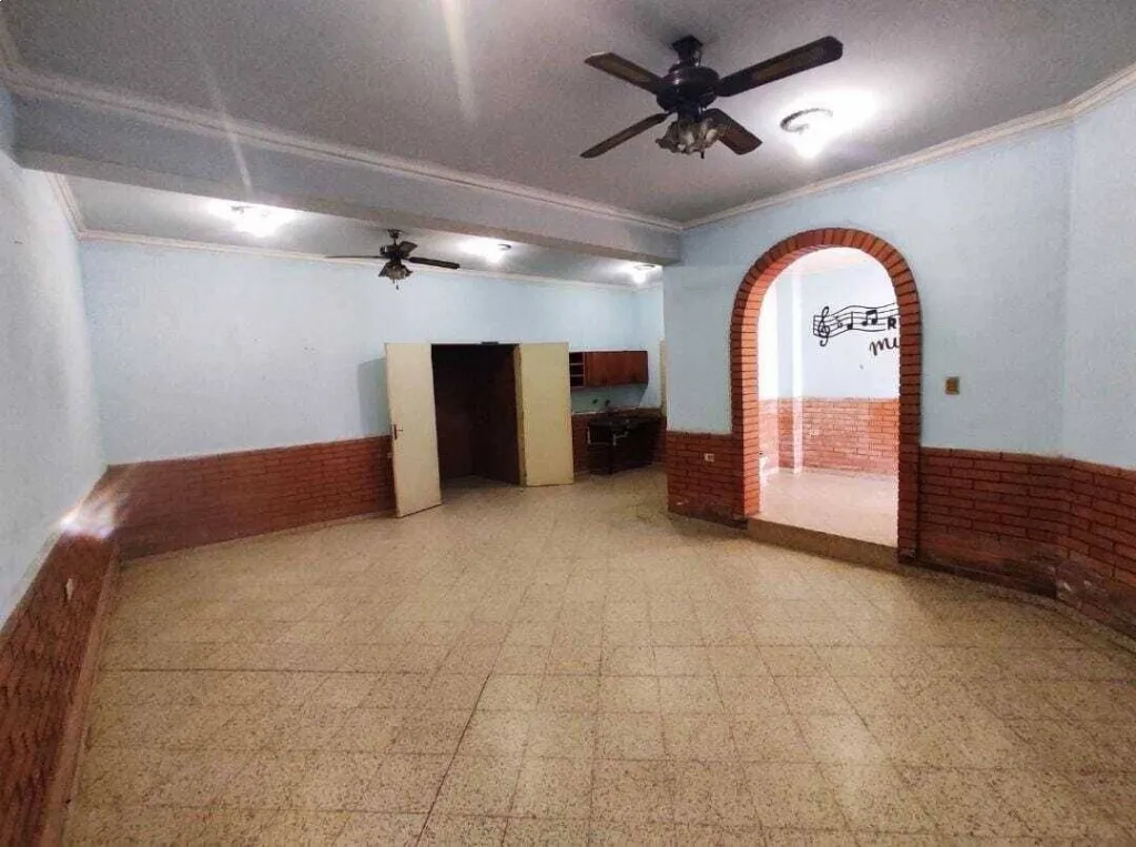 AMPLIA CASA EN CAMPO GRANDE LUQUE, ZONA CIT — foto 3