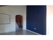 EN VENTA AMPLIA CASA DE DOS PISOS - LUQUE MAKA`I
