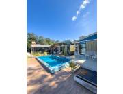 Casa Moderna y Equipada en Venta – San Bernardino, Zona Pirayu’i