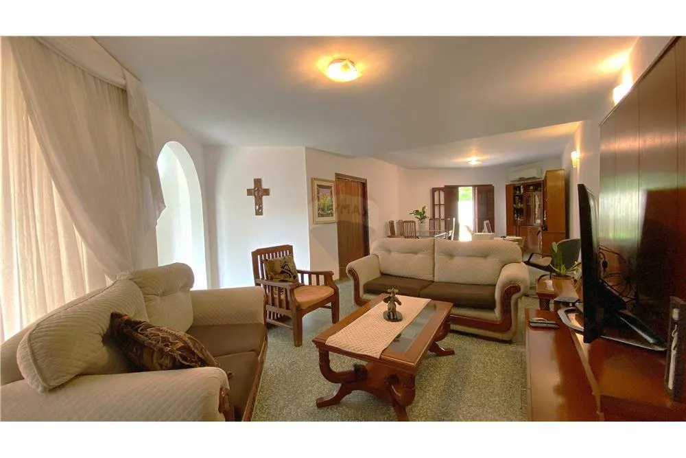 Casa a la venta en zona residencial de Fdo de la Mora Zona Norte- Ingavi — foto 2