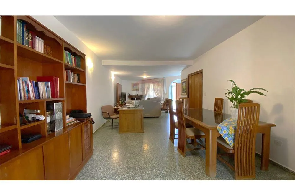 Casa a la venta en zona residencial de Fdo de la Mora Zona Norte- Ingavi — foto 3