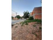 En venta terreno sobre la avenida america en Loma Merlo Luque