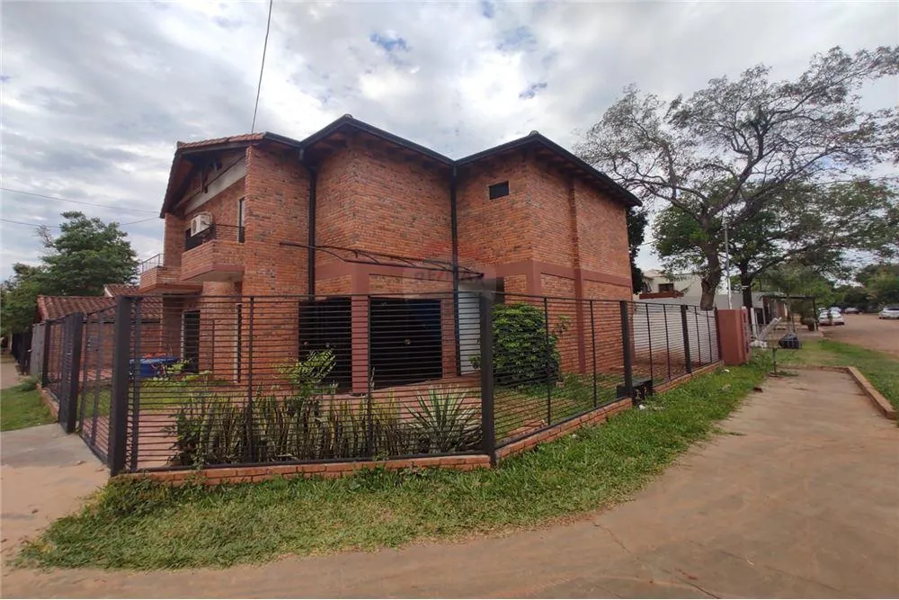 CASA + 2 DUPLEX PAREADOS - TERCER BARRIO DE LUQUE — foto 2