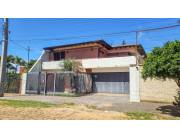 Casa de 4 Dorm. + Oficina en San Lorenzo, Zona Laguna Grande.