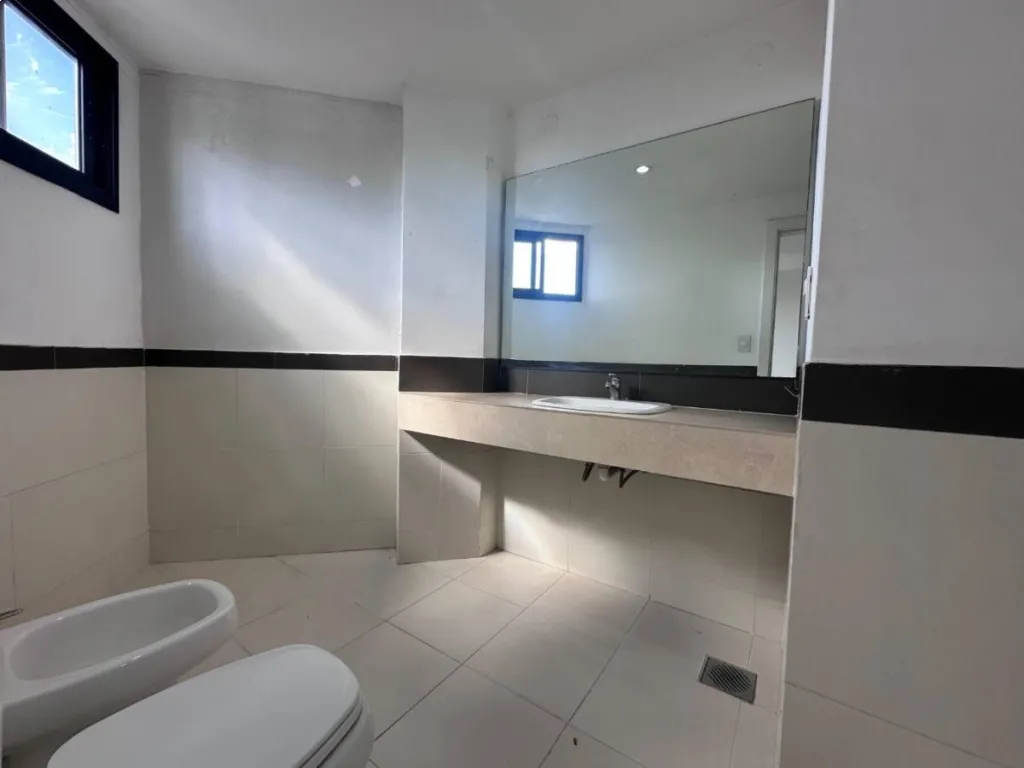 ALQUILO AMPLIO DPTO DE 3 DORMITORIOS EN CONDOMINIO MORAVIA — foto 3