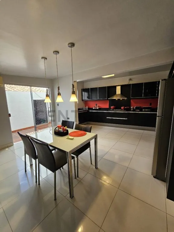 Venta de Casa en Los Laureles, Asunción — foto 2