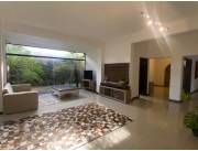 Se vende Casa de 5 Dormitorios en suite, en 3 niveles. En barrio Recoleta