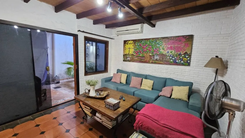 ALQUILO HERMOSO CHALET EN BARRIO MBURUCUYA — foto 2