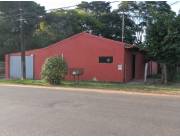 VENDO CASA EN CAPIATA RUTA 2, EN ESQUINA Y DOBLE AV. ASFALTADA, B° PUERTA DEL SOL