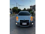 VENDO TOYOTA NEW VITZ RS MECANICO COLOR GRIS HUMO