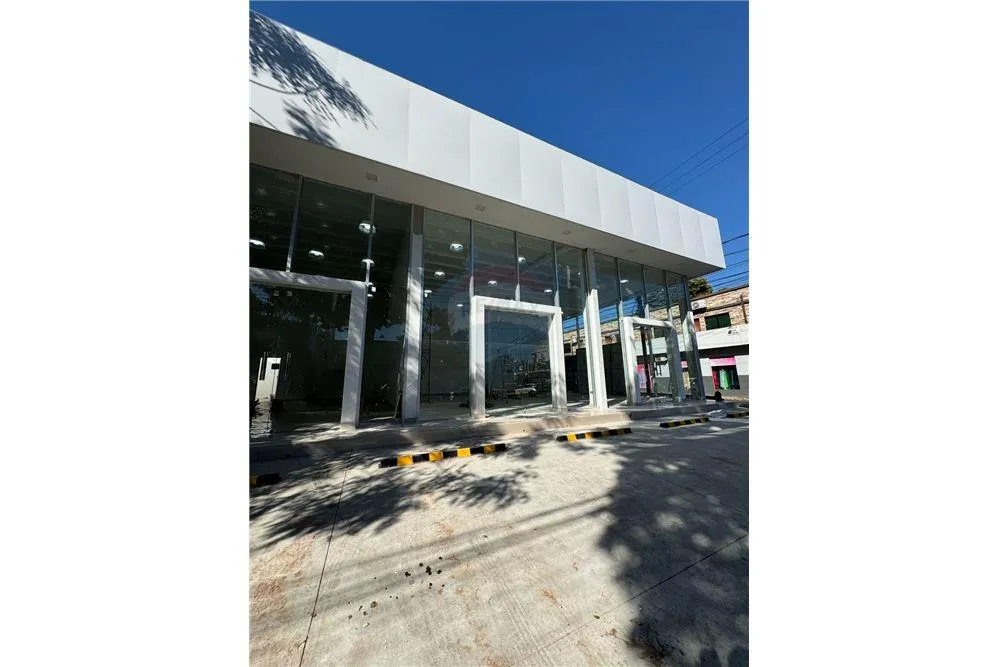ALQUILO SALONES COMERCIALES A ESTRENAR — foto 2