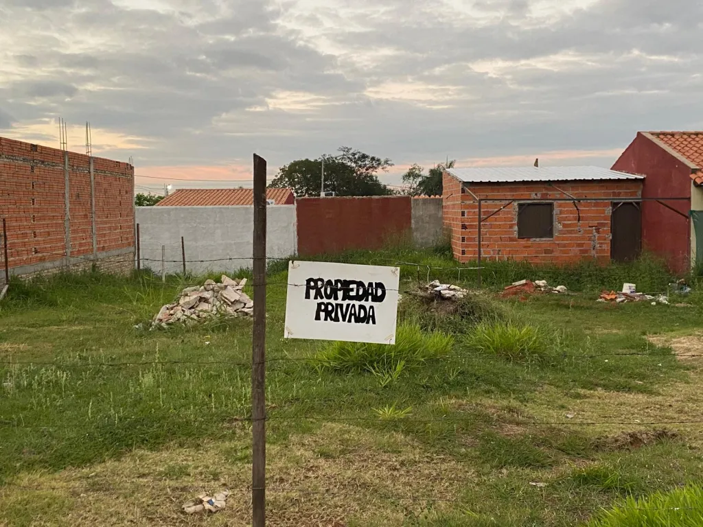 Vendo Terreno Barrio Universo de Mariano Roque Alonso — foto 2