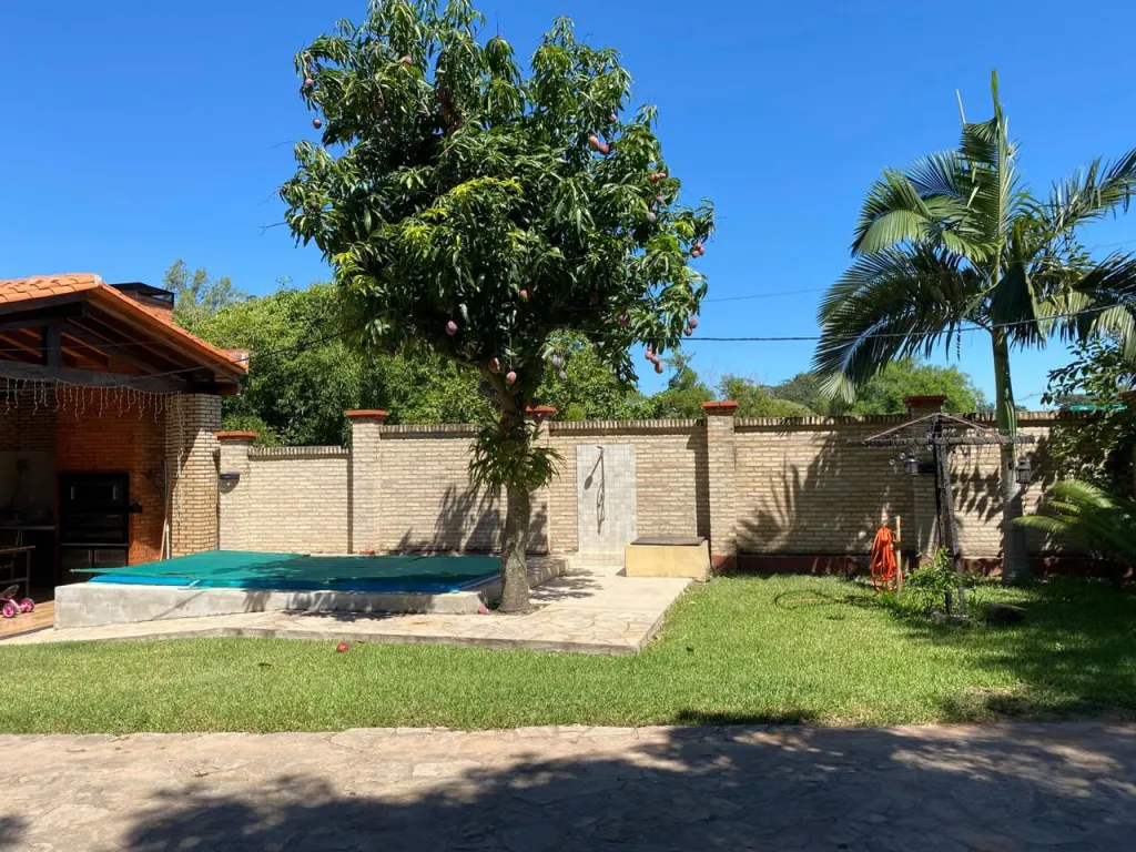 HERMOSA CASA CON AMPLIO PATIO EN ATYRA — foto 3
