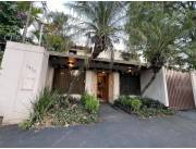 Vendo Hermosa Casa de 3 dormitorios con piscina en Villa Aurelia de Asuncion
