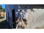 VENDO TERRENO EN CAPIATA ZONA ARATIRI SOBRE AV. ASFALTADA (CASA A REFACCIONAR)