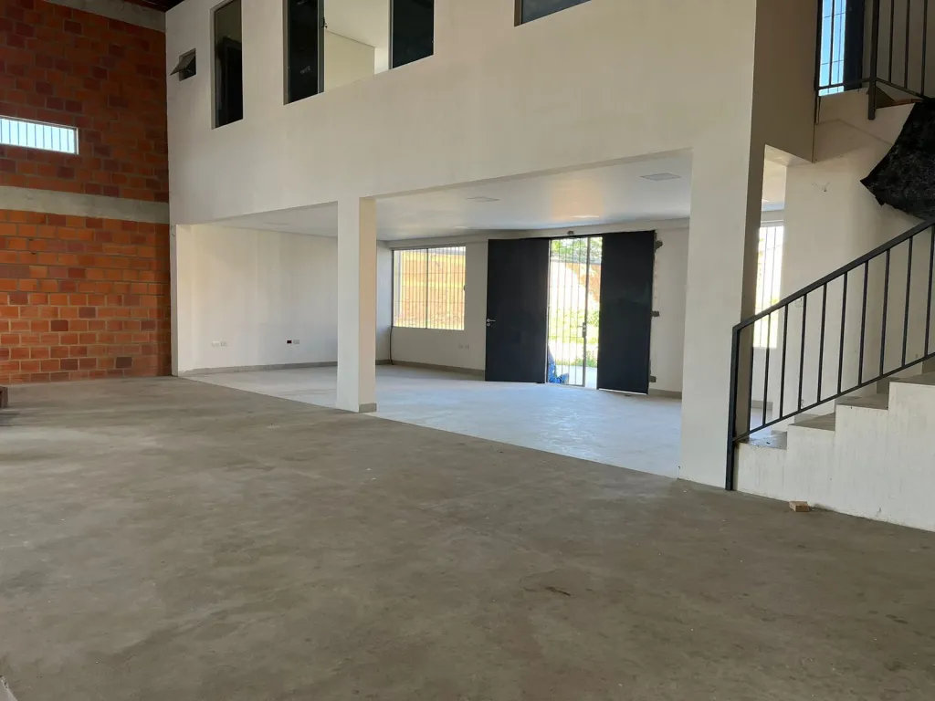Vendo o Alquilo Depósito de Primer Nivel en Mariano Roque Alonso - CLST7074216 — foto 2